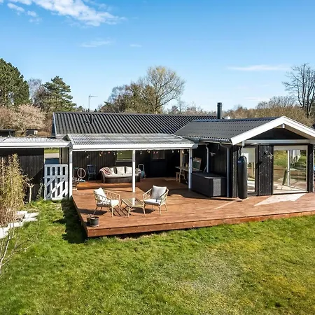 Semesterbostad Goodje - 1-4km From The Sea By Interhome *