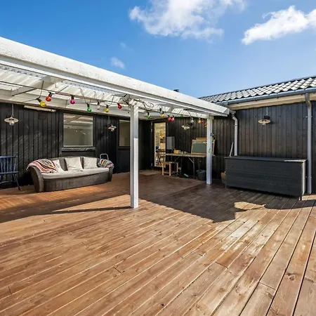 Semesterbostad Goodje - 1-4km From The Sea By Interhome